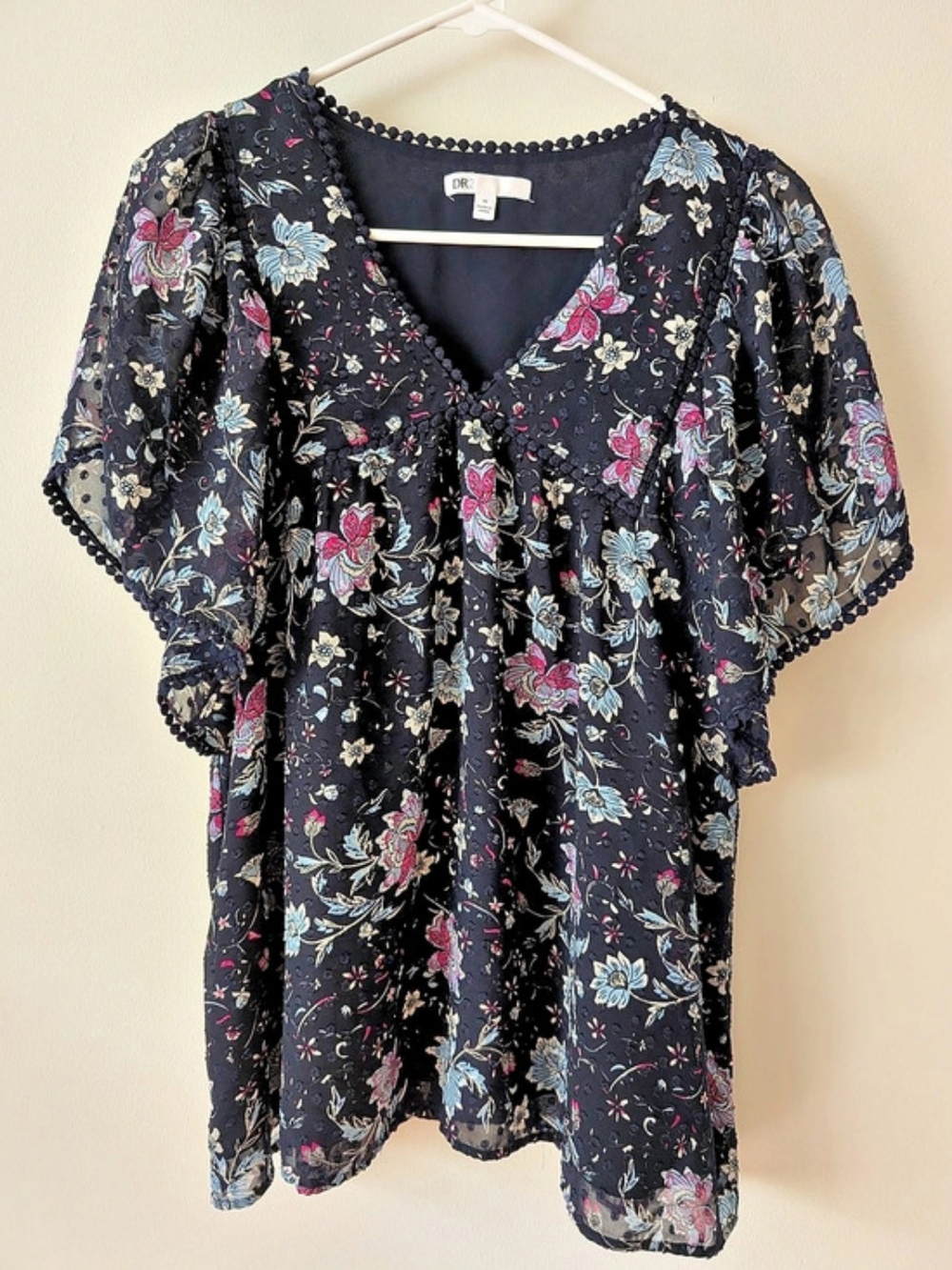 Floral Blouse in Navy & Pink Size Medium Like New